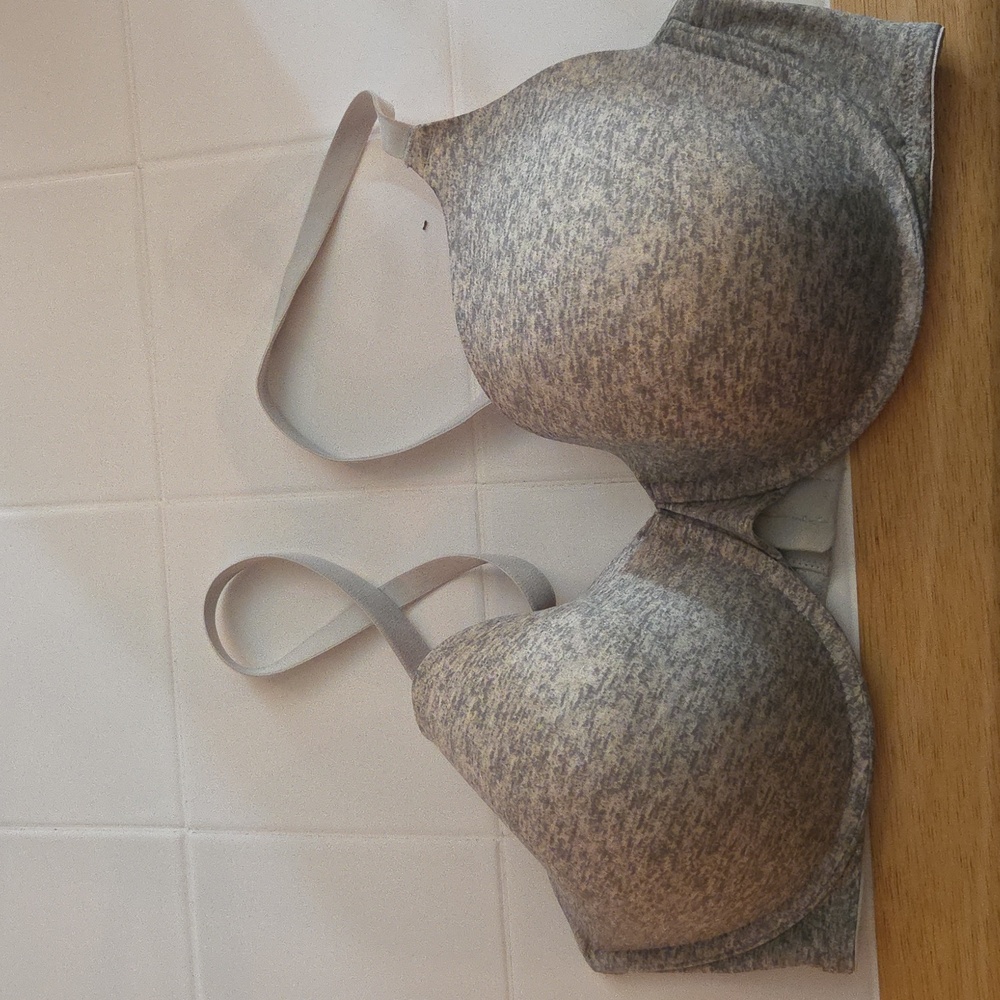 PINK Victoria’s Secret T-Shirt Bra • 36DDD • Lightly Worn • Great Condition - Picture 1 of 5